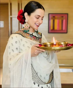 Kangana Ranaut diwali make up at Nikhil sharma Hairdressing