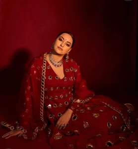 Sonakshi Sinha traditional look for diwali at Nikhil sharma Hairdressing