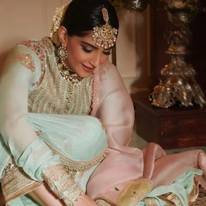 Sonam Kapoor Ahuja best diwali makeup look at Nikhil sharma Hairdressing