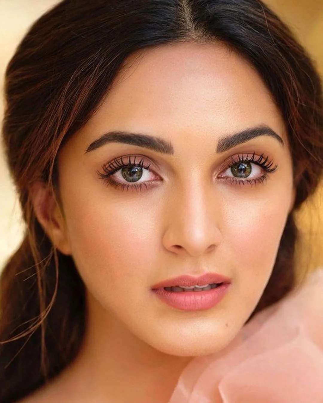 Kiara Advani – Minimal Glow Makeup