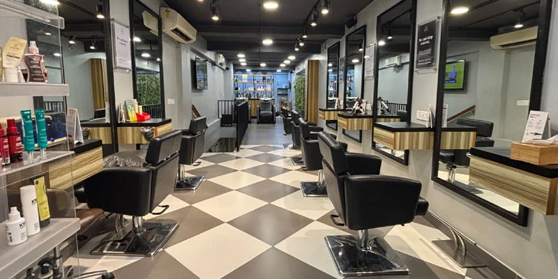 3. Comfortable Experience for Everyone – Unisex Salon in South Delhi